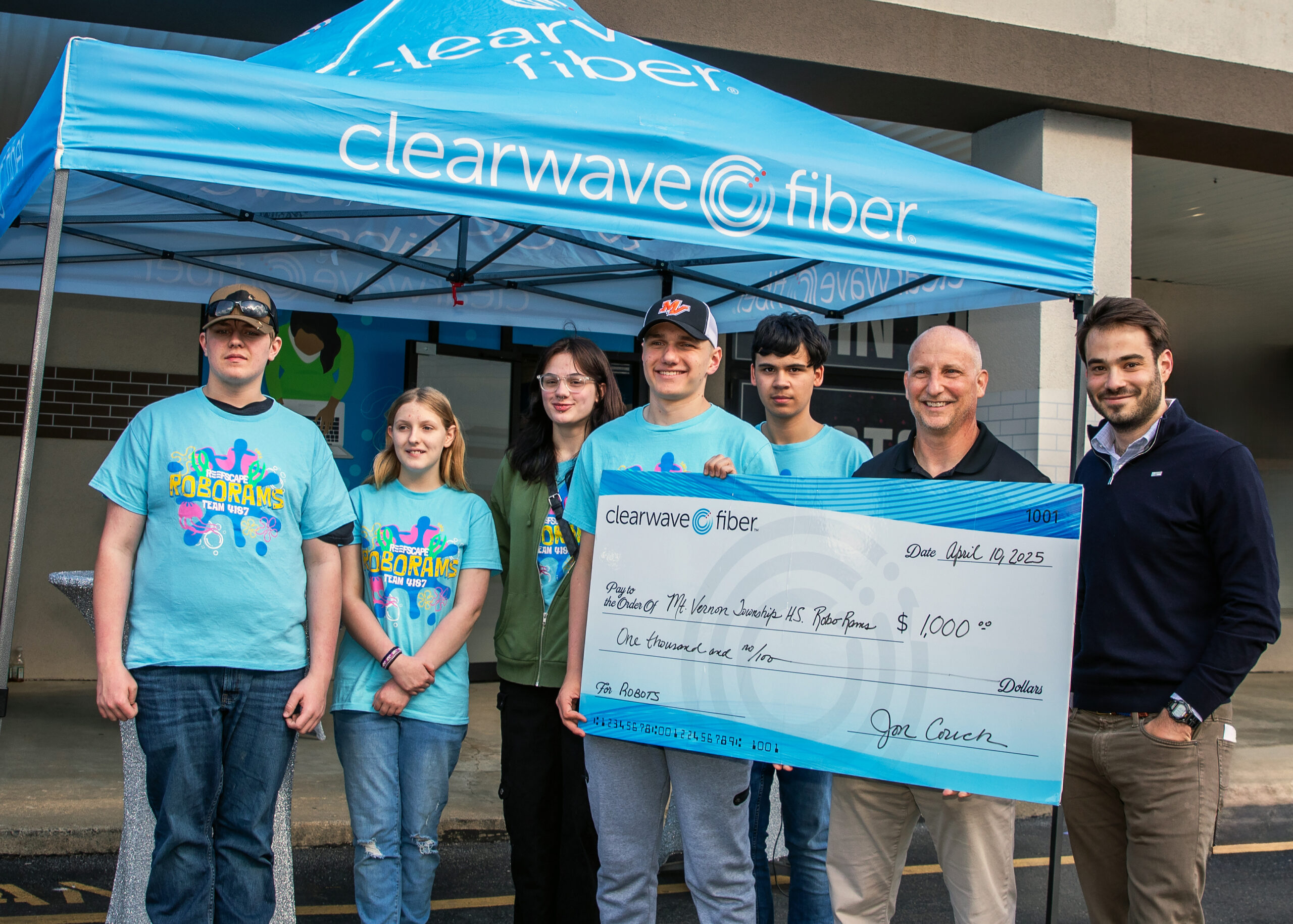 Clearwave CEO, David Armistead, with Mt. Vernon RoboRams robotics team